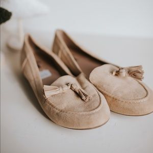 Fiona beige flats with tassels